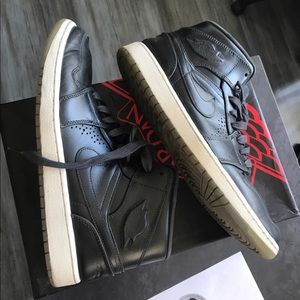 Black mid Jordan 1 nouveau
